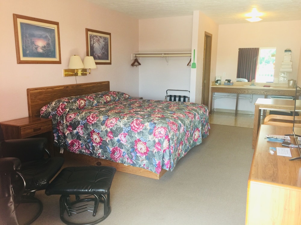 Standard Room, 1 King Bed photo 2