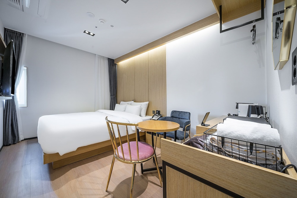 Deluxe Double Room - Photo 7