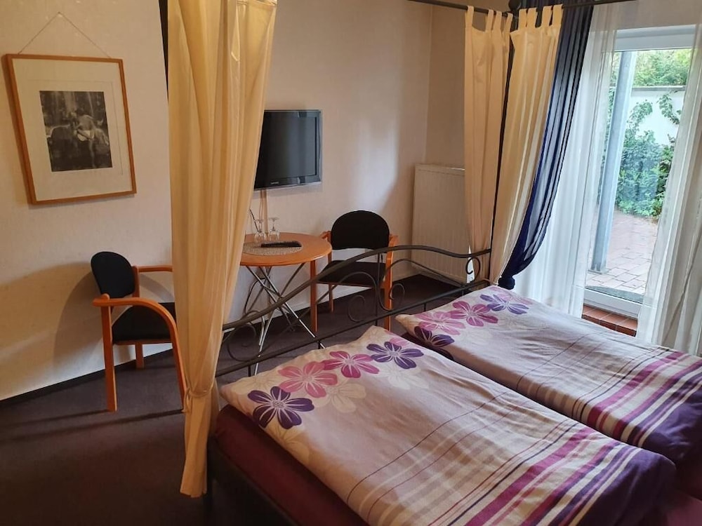 Comfort Room, 1 Queen Bed photo 3