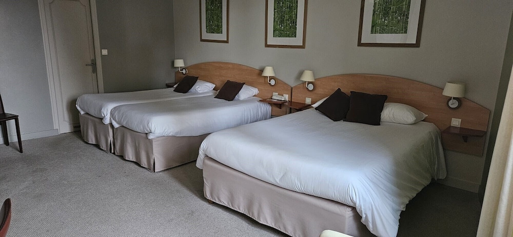 Family Room, Multiple Beds, Non Smoking (Shower Only) photo 1