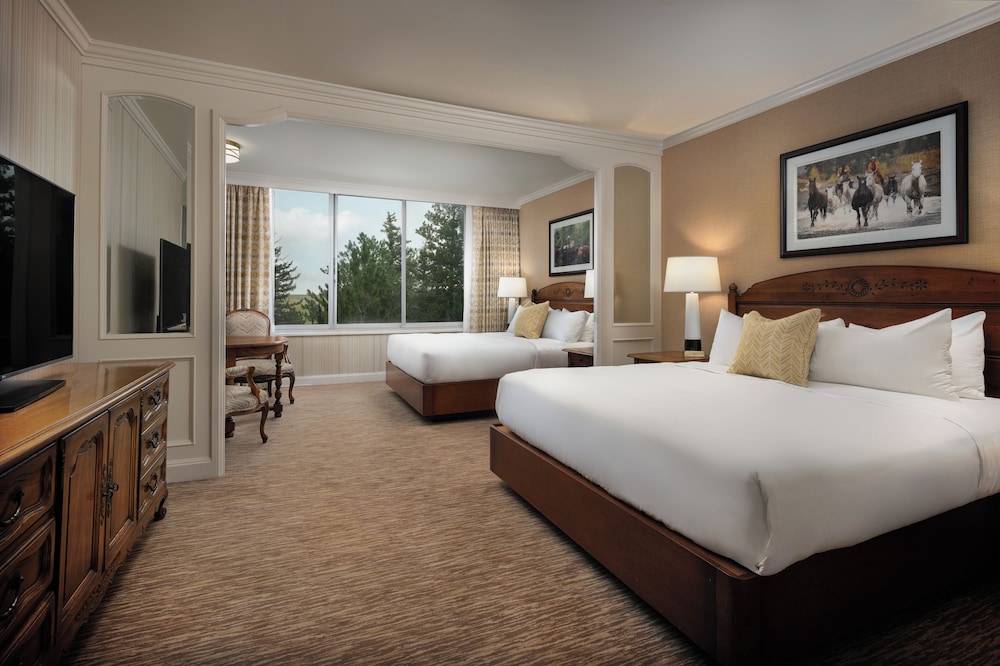 Deluxe Room, 2 King Beds photo 1