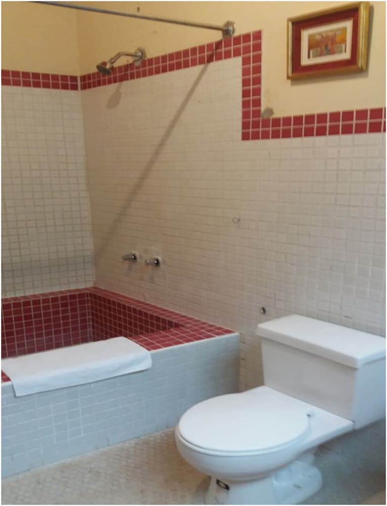 Standard Triple Room, Ensuite, Garden View photo 3