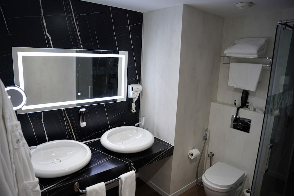 Junior Suite, Non Smoking, City View photo 2