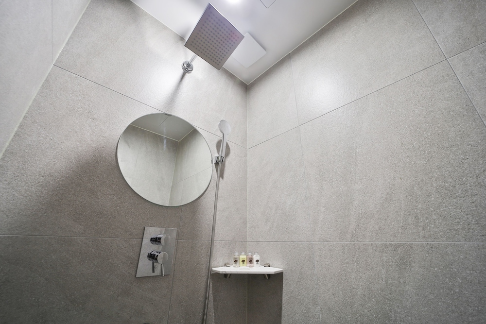 Signature Premium Room - Photo 18