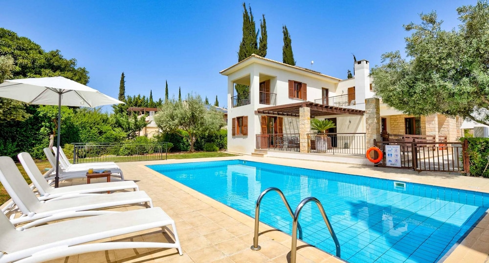 Villa photo 2