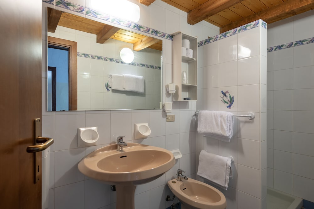 Triple Room - Photo 8