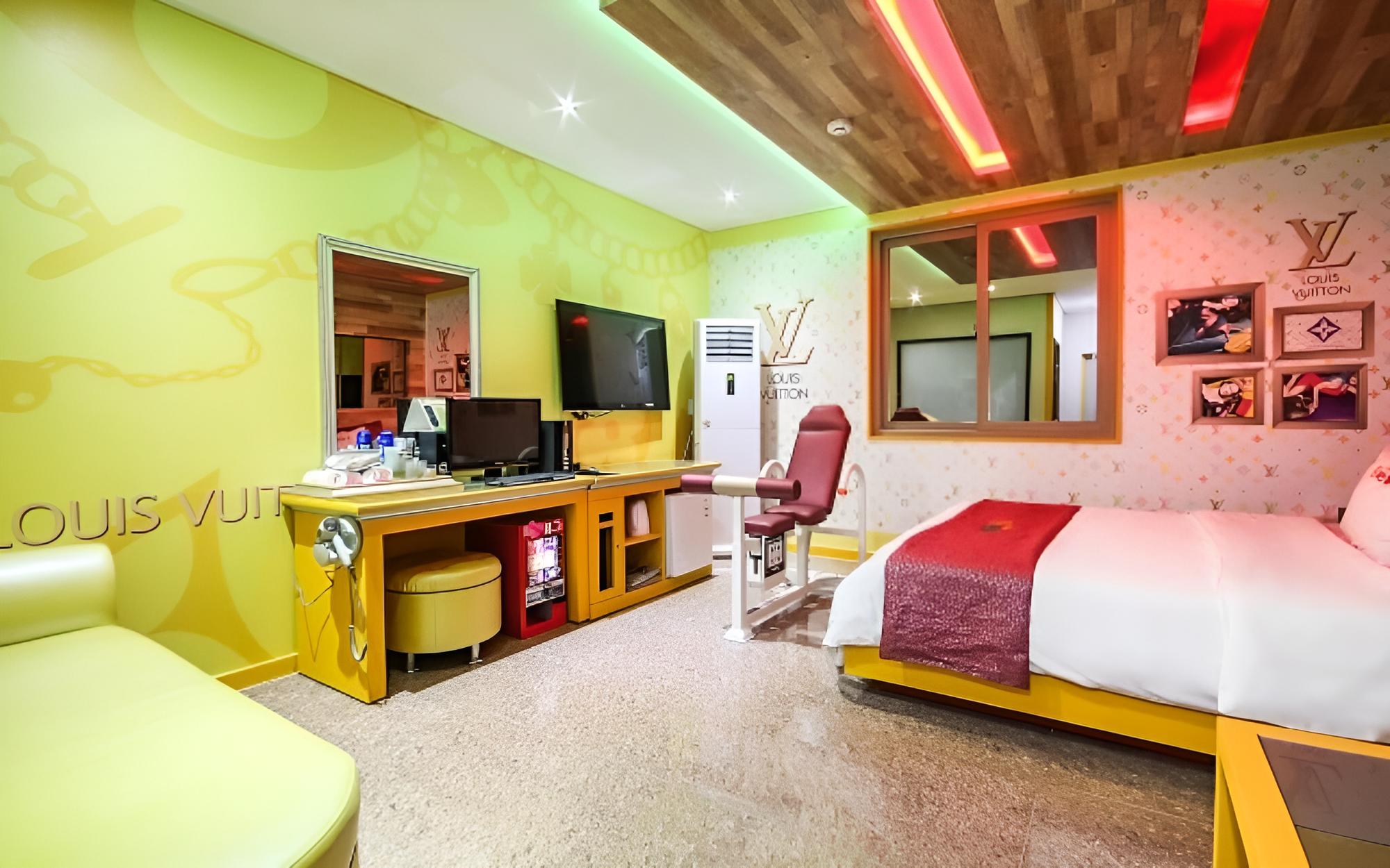 Room (Standard Room (Netflix Massage Bed So) - Photo 7