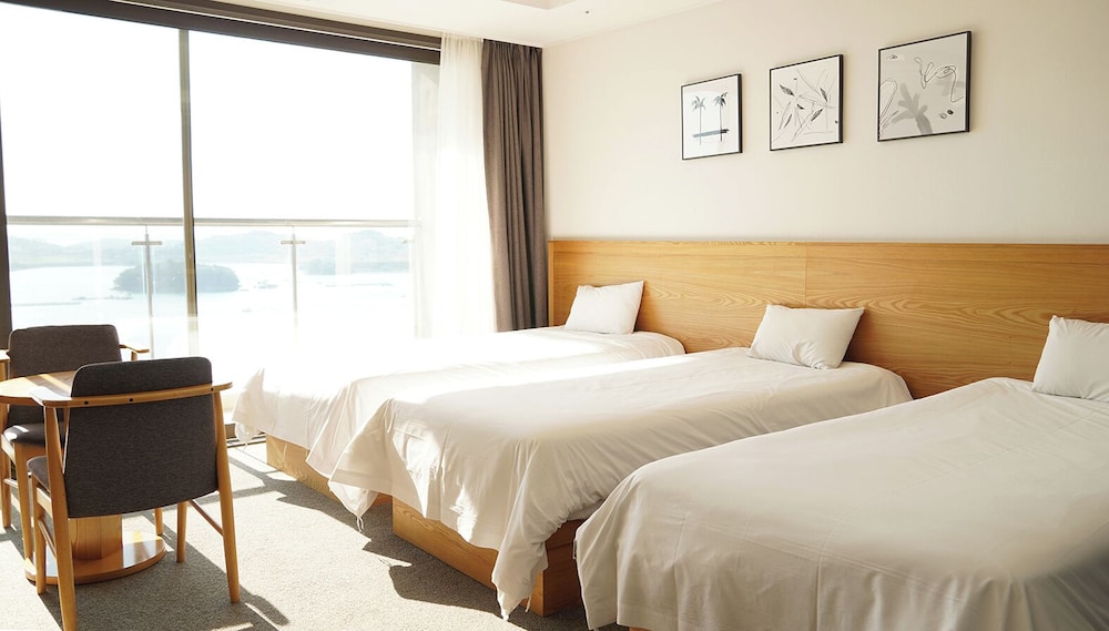Triple Room, Non Smoking, Ocean View photo 1