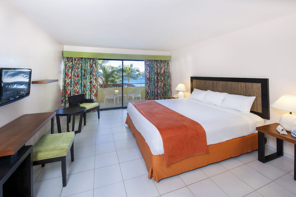 Standard Room, 2 Double Beds, Garden View - Photo 2