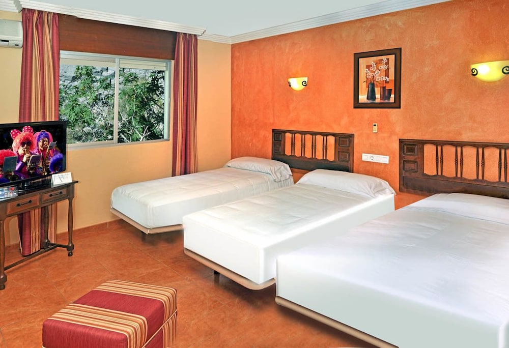 Double Room (Extra bed  - 2 Adults + 1 child) - Photo 1