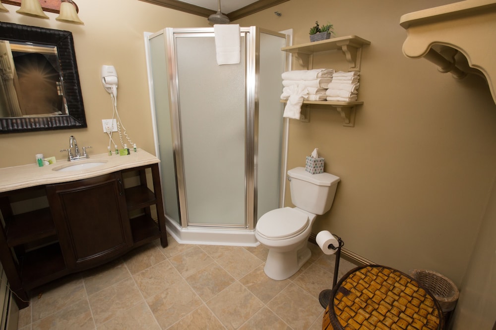 Deluxe Room, 1 Queen Bed, Private Bathroom, Ocean View (Deluxe Queen With Ocean View) photo 2