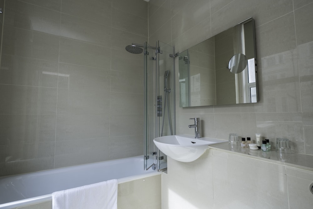 Executive Double or Twin Room (Extra Charge Added for Extra Sofa Bed) photo 3