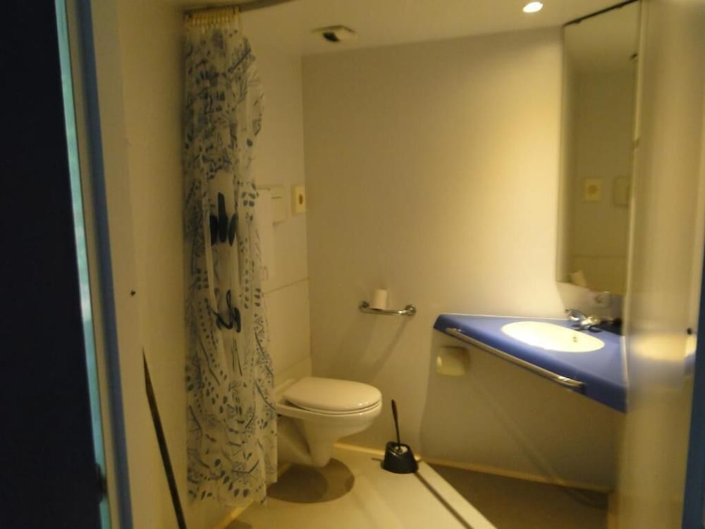 Quadruple Room - Shared Bathroom - Photo 2
