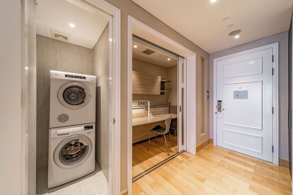 Executive Suite, City View photo 3