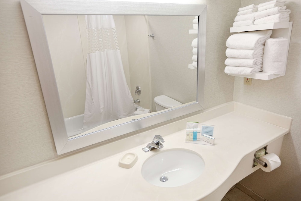 Room, 1 King Bed, Jetted Tub (Waterfront) - Photo 4