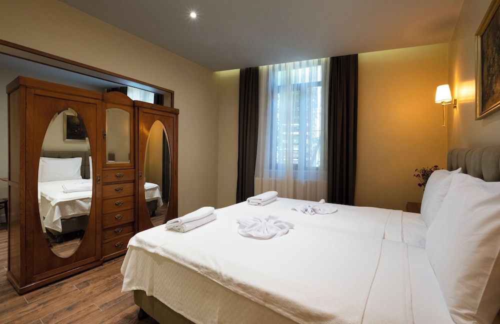 Club Room, 1 King Bed with Sofa bed, Non Smoking photo 2