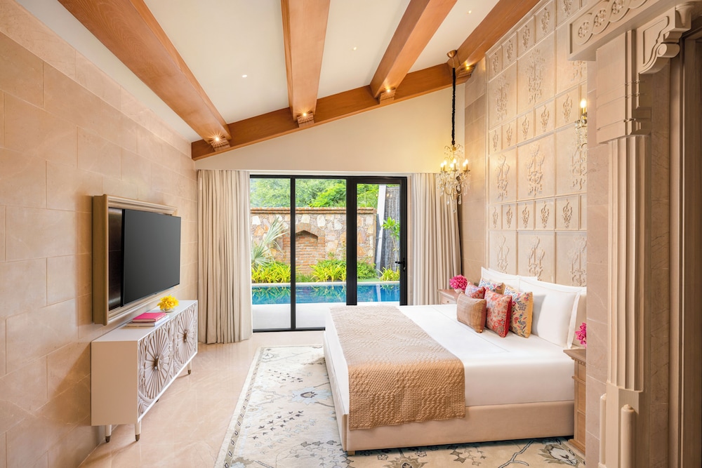 Luxury Villa (Pool & Garden) - Photo 1