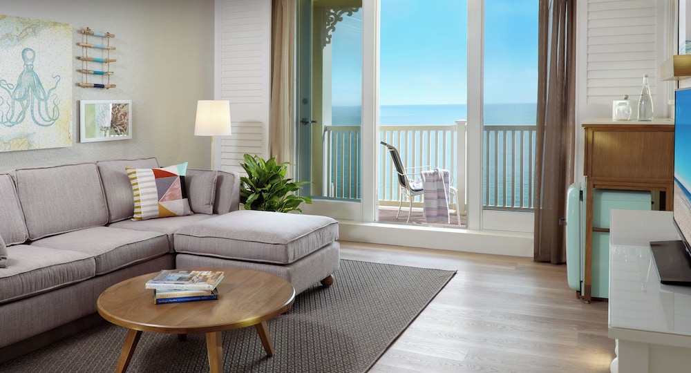 Premier Room, 1 King Bed, Oceanfront - Photo 4