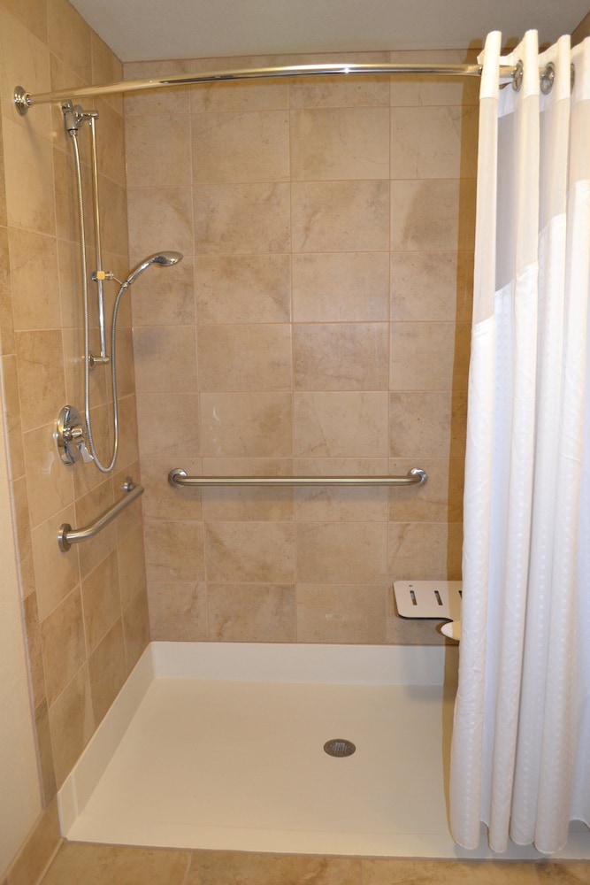 Suite, 2 Queen Beds, Roll-in Shower (Communications, Roll-In Shower)