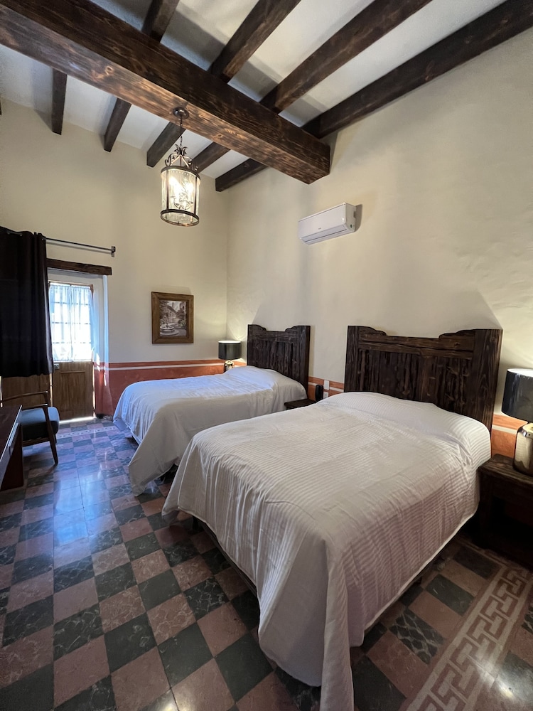 Quadruple Room, 2 Double Beds, Balcony, City View (Antiguo)