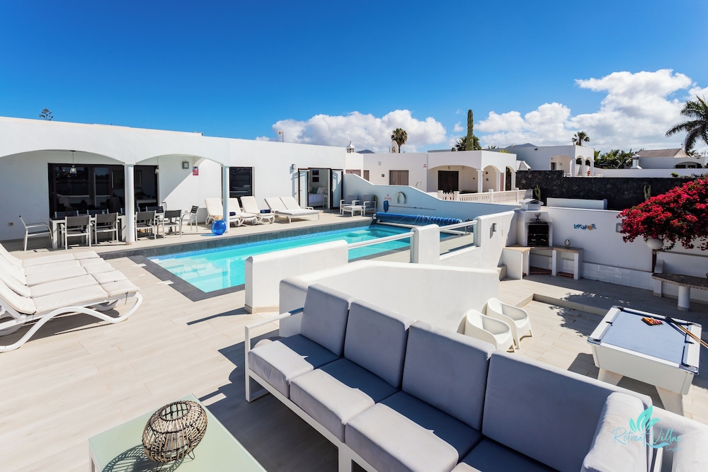 Villa photo 2
