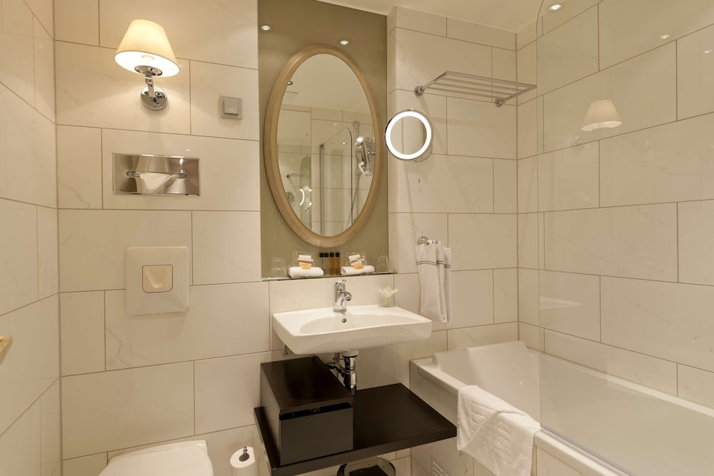 Grand Room, 1 Queen Bed (Petite) - Photo 7