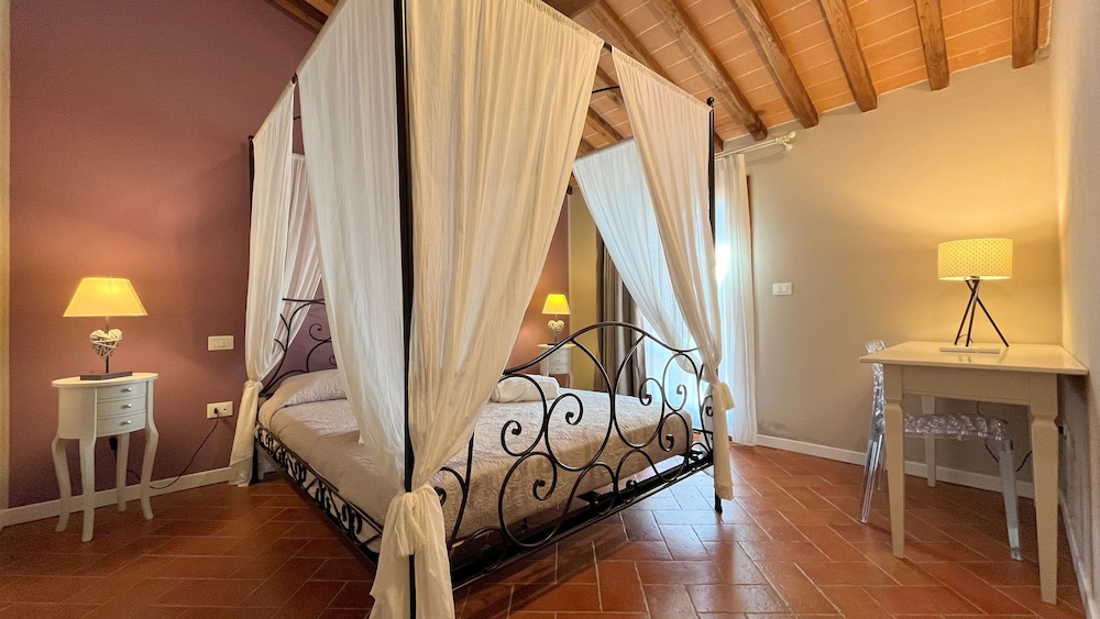 Classic Apartment, 1 Bedroom, Patio, Hill View