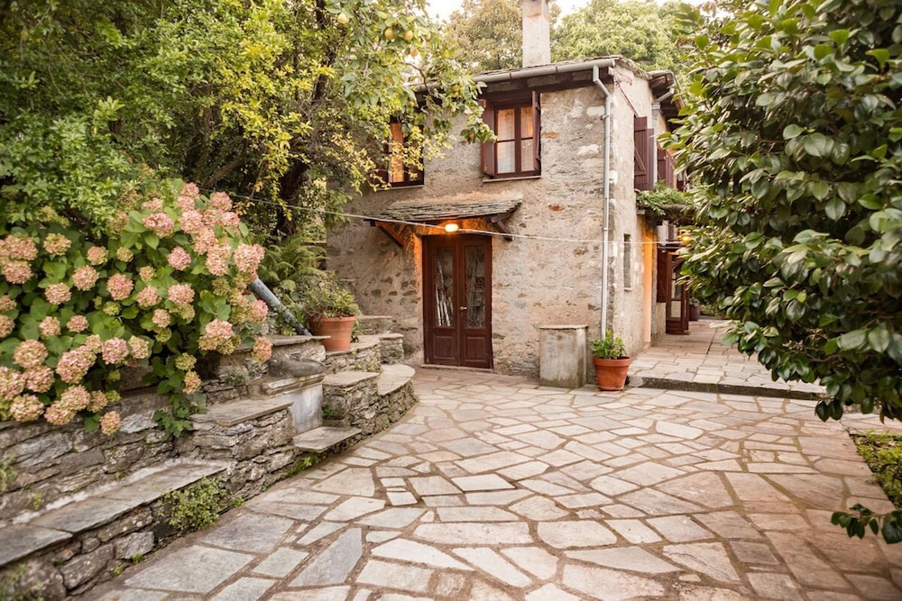 House, Smoking photo 2