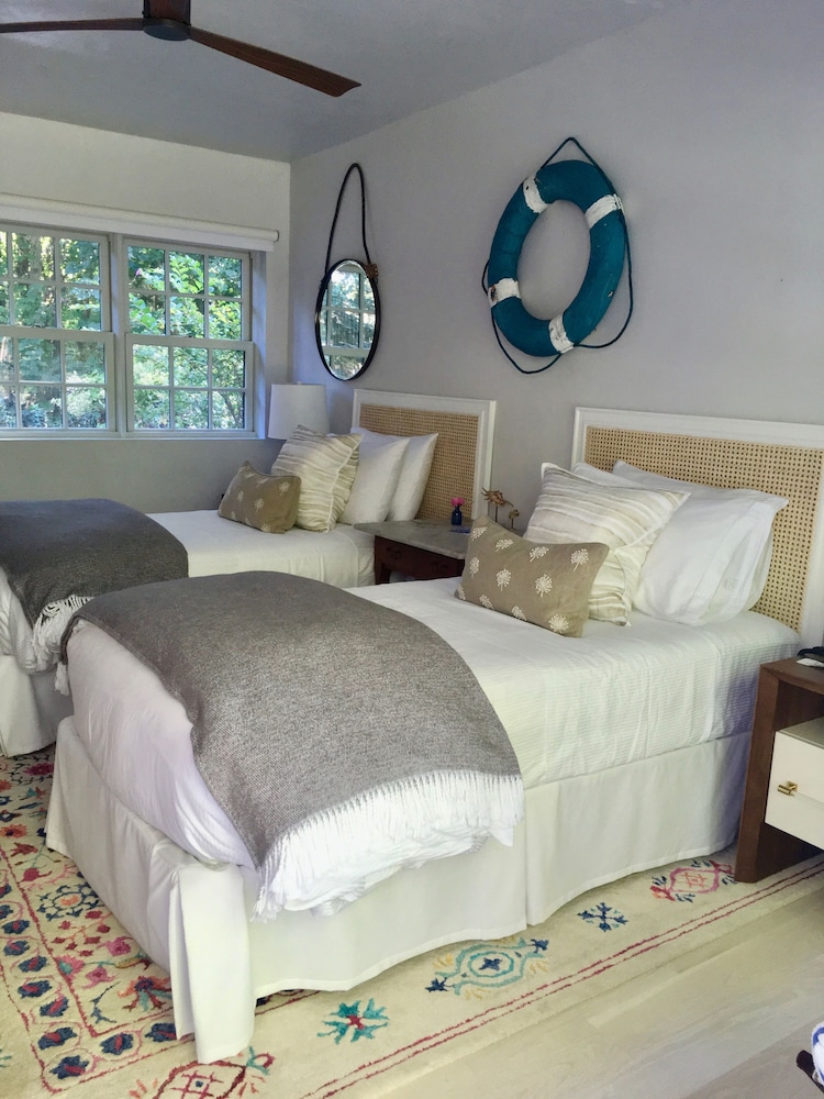 Bay Twin Room