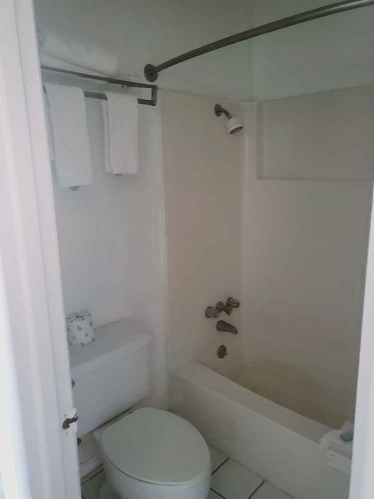 Room, 1 Double Bed, Non Smoking (Efficiency) - Photo 9