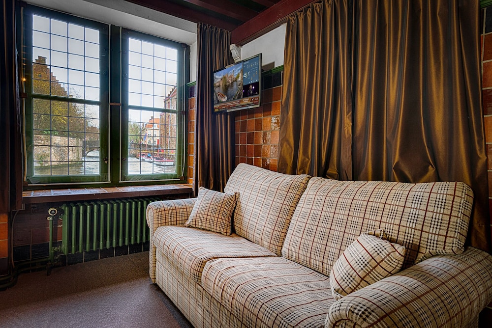 Basic Double or Twin Room, Canal View - Photo 12