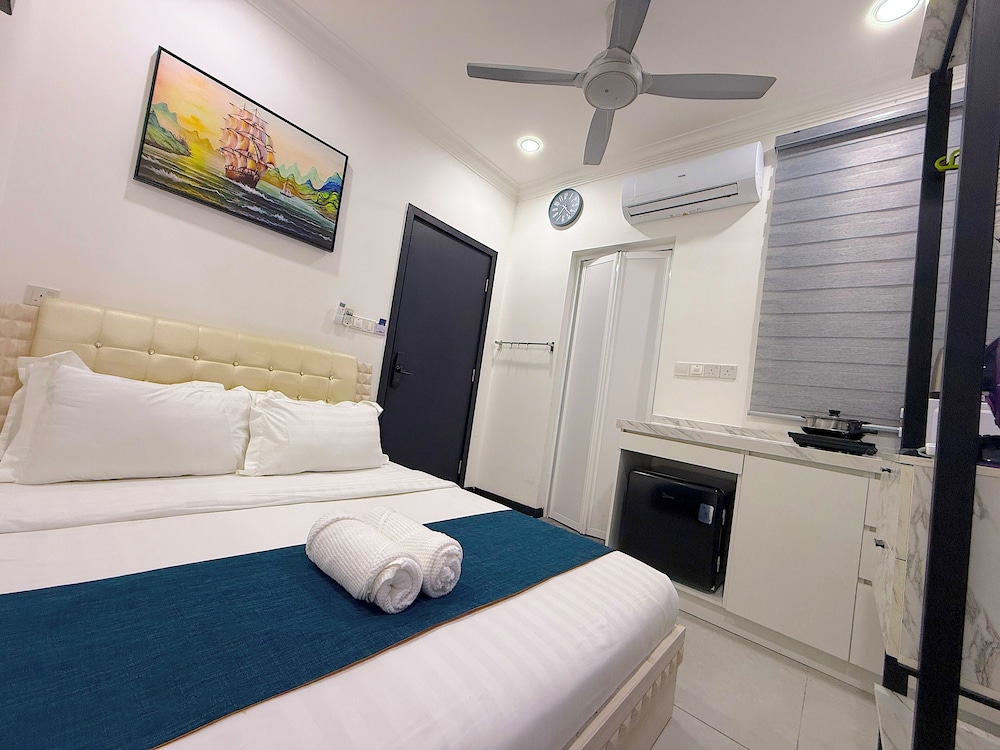 Junior Suite, 1 Queen Bed, Non Smoking, Air conditioning