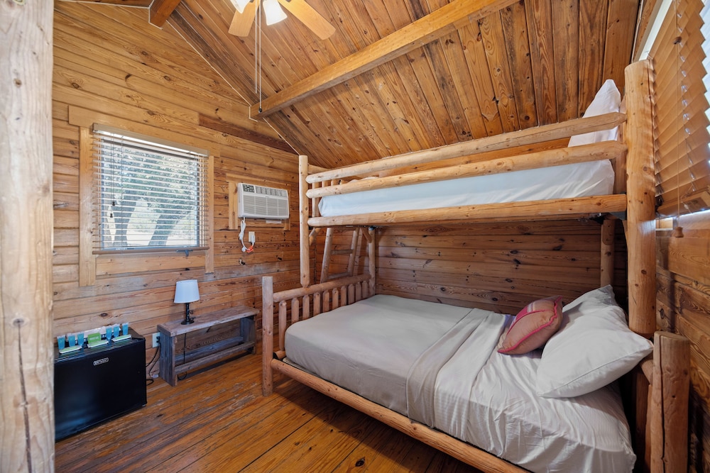Basic Cabin, Multiple Beds, Shared Bathhouse, Mountain View