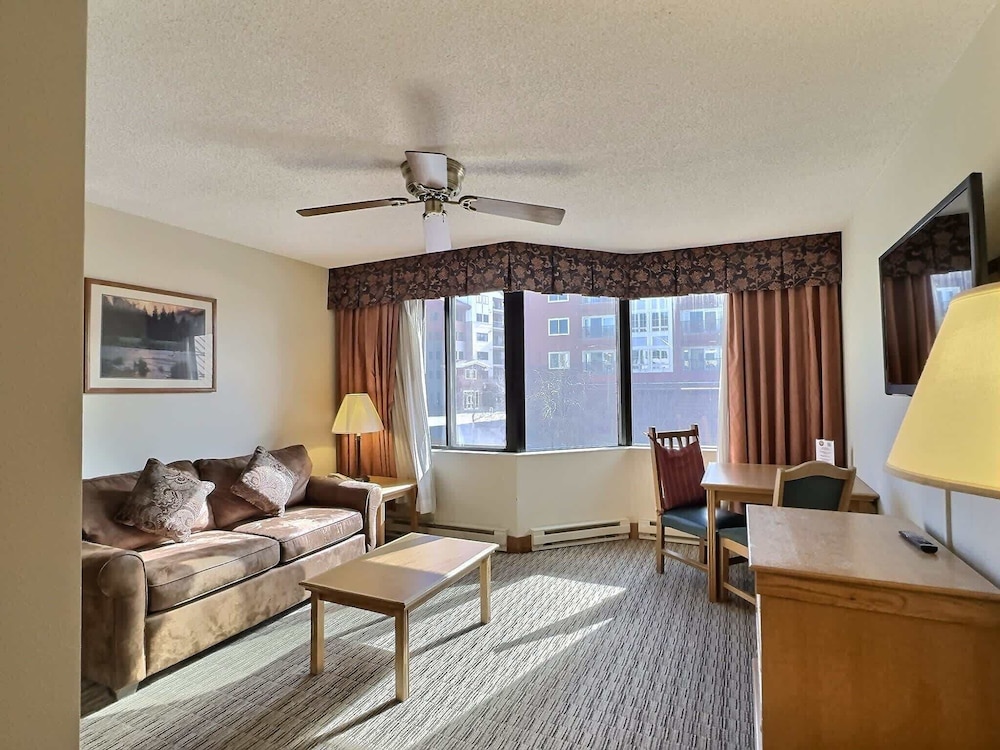 Junior Suite, 1 King Bed with Sofa bed No Resort Fee