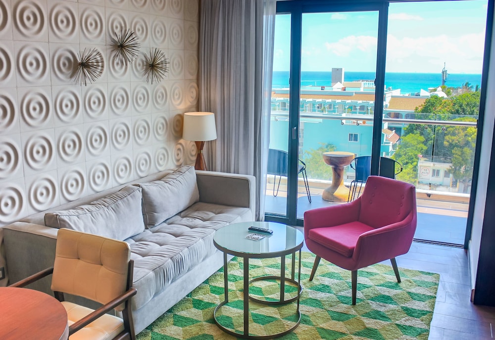 Suite, 1 Bedroom, Partial Ocean View photo 3