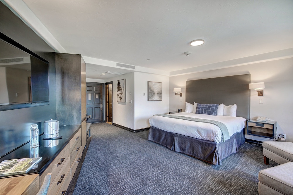 Deluxe Room, 1 King Bed - Photo 4