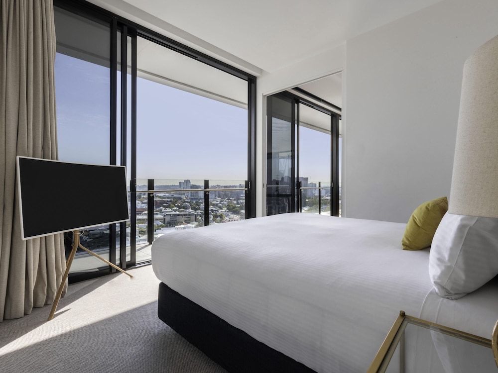Penthouse, Multiple Beds