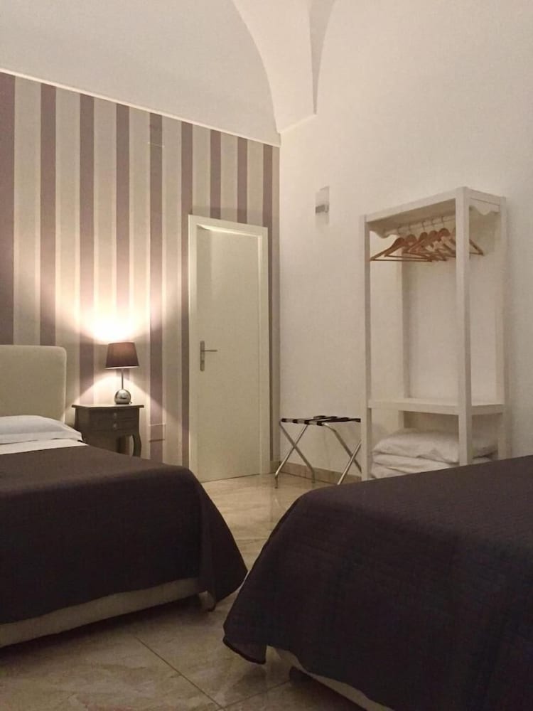 Classic Room, Ensuite photo 3
