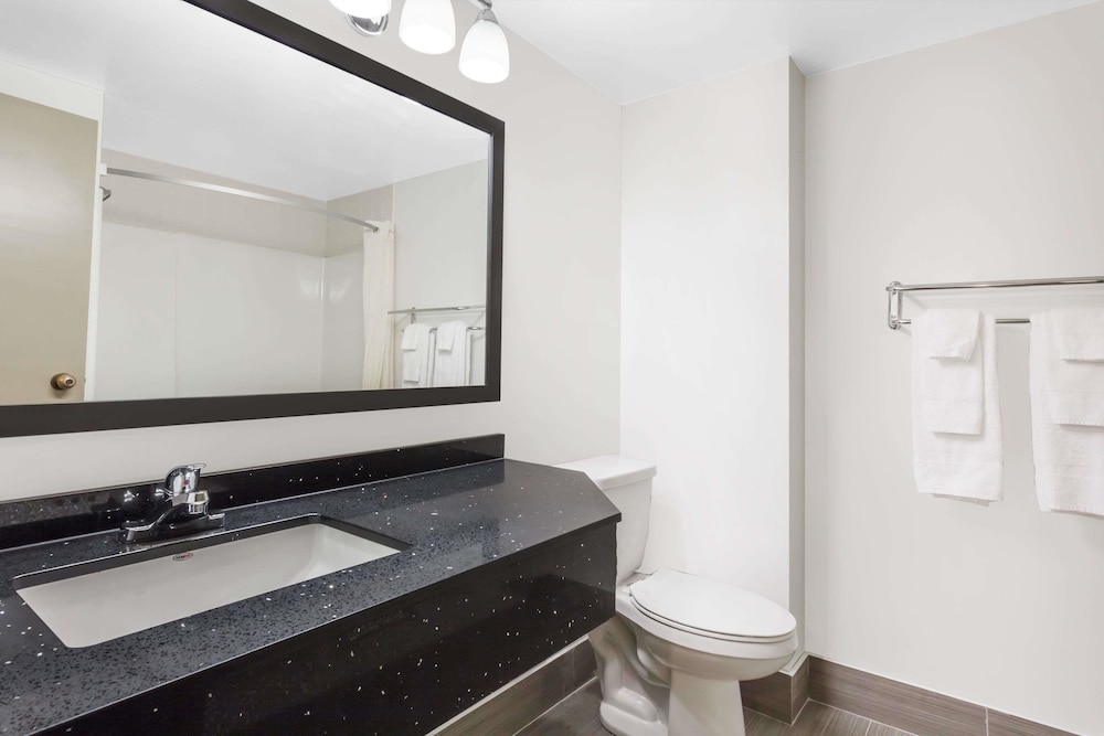 Room, 2 Queen Beds, Non Smoking (First Floor) - Photo 4