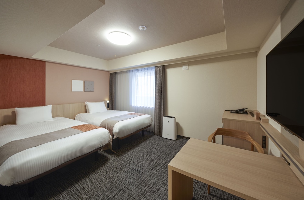 Moderate Twin Room, Smoking Floor (Smoking booth on floor) - Photo 1