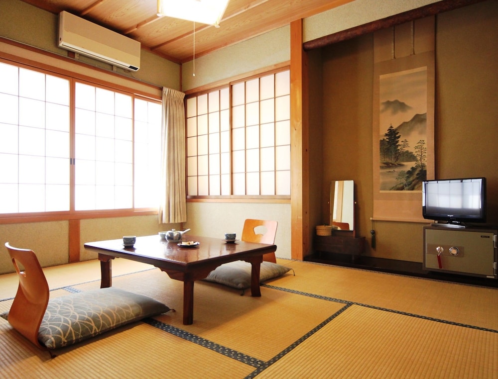 Japanese Style Twin Room With Shared Bathroom