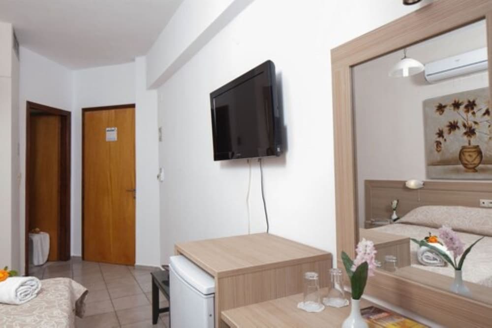 Standard Room photo 2