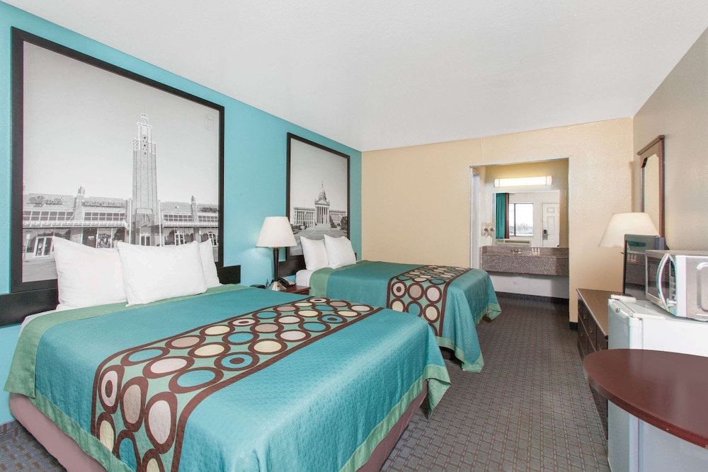 Room, 2 Queen Beds, Non Smoking - Photo 1