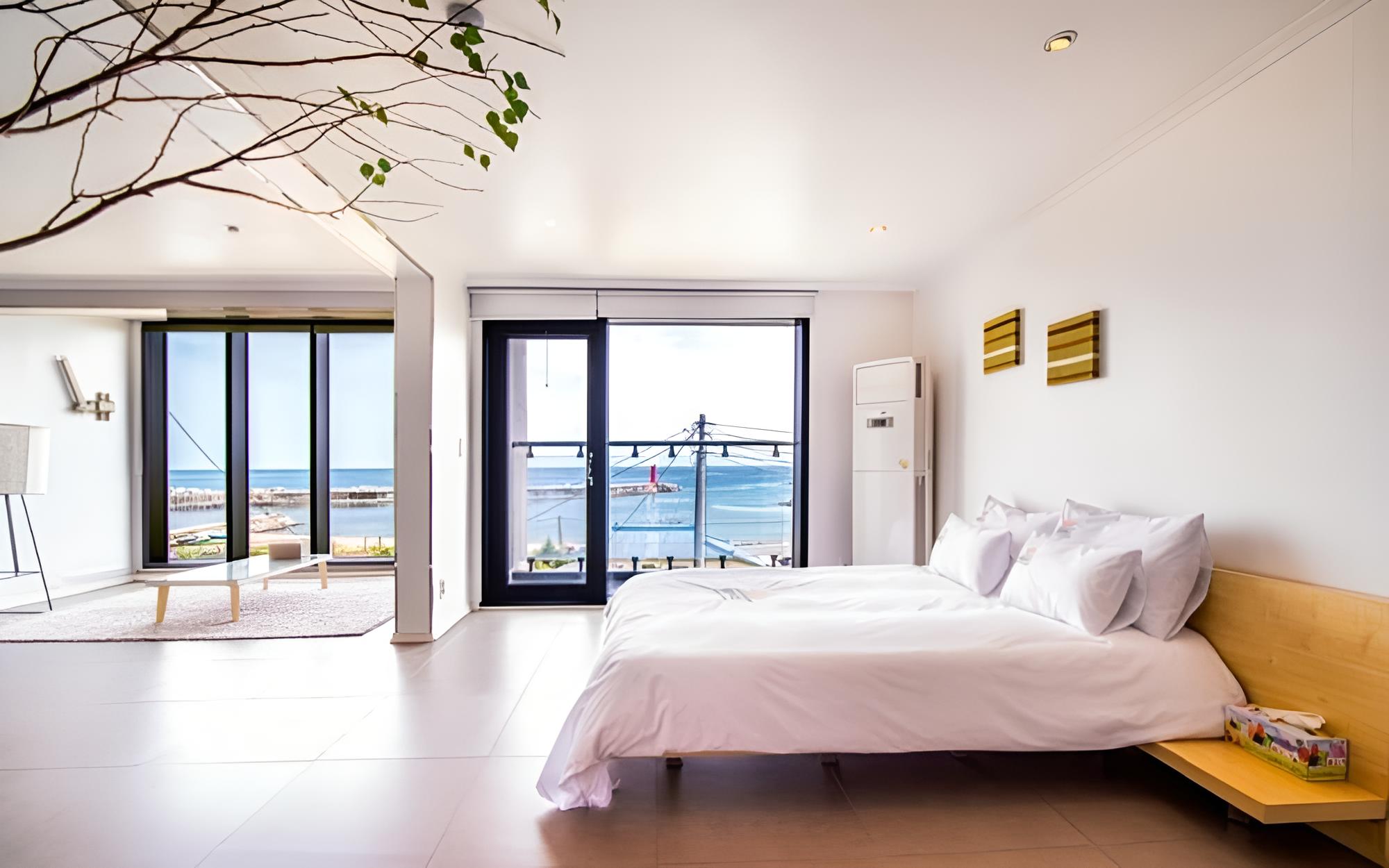Room (307 Spa Ocean View (Netflix Mini Beam)
