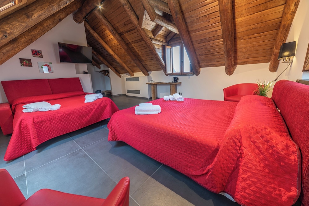 Superior Quadruple Room, Multiple Beds, Ensuite, Sea View - Photo 1