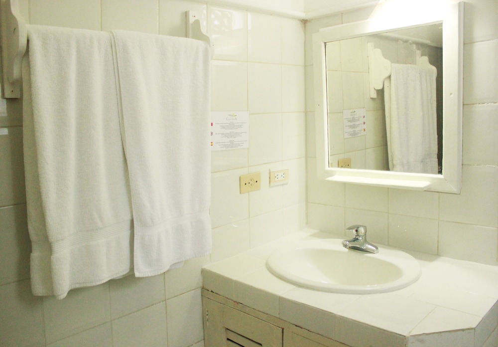 Comfort Room, 1 Queen Bed, Accessible, Pool View (A/C) photo 2