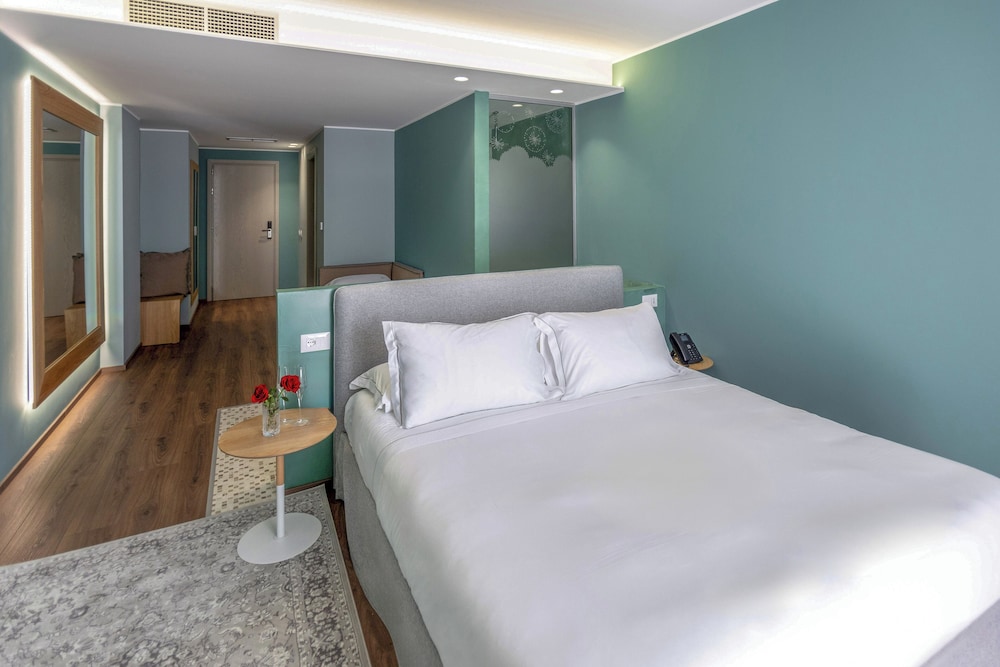 Junior Suite, Jetted Tub, Sea View (2+1)