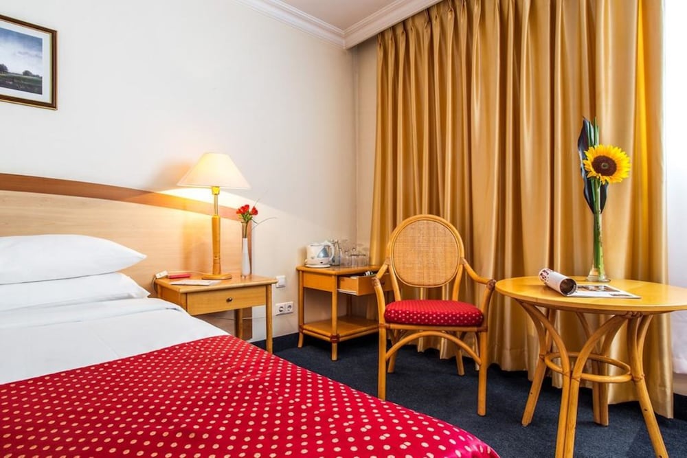 Superior Room, 1 King Bed, Non Smoking - Photo 2