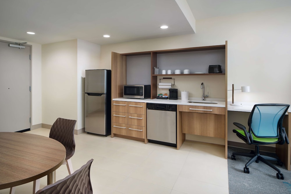 Suite, 1 King Bed, Accessible, Bathtub photo 3