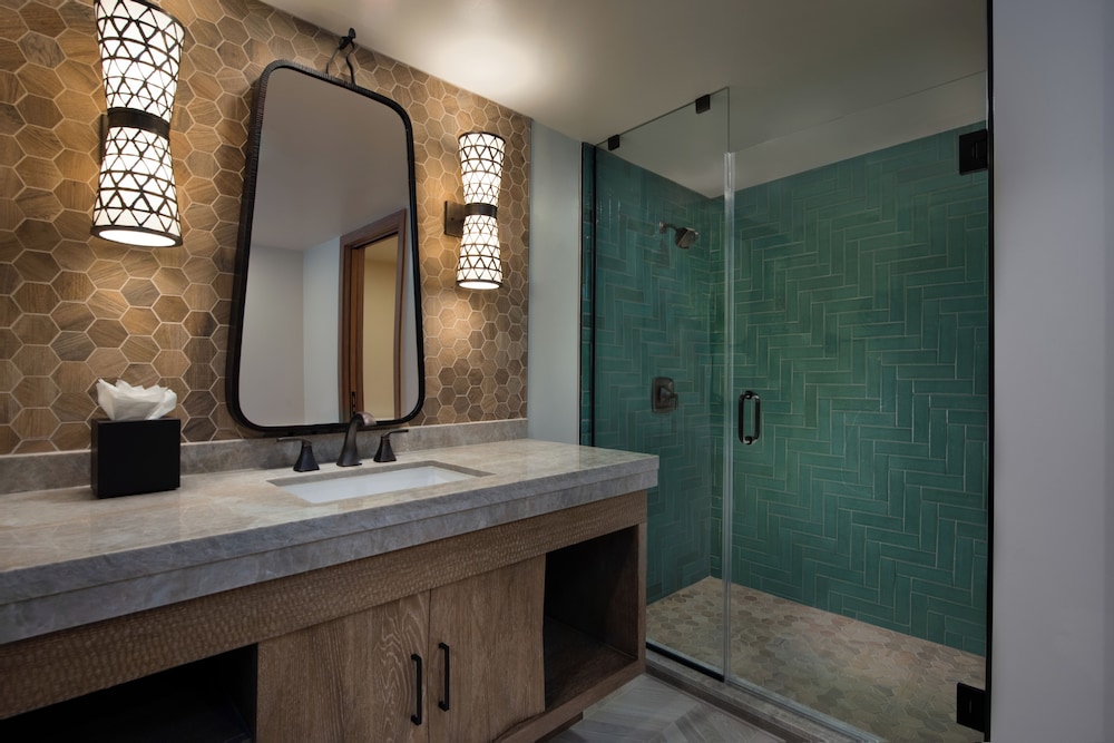 Honeymoon Room - Club Level